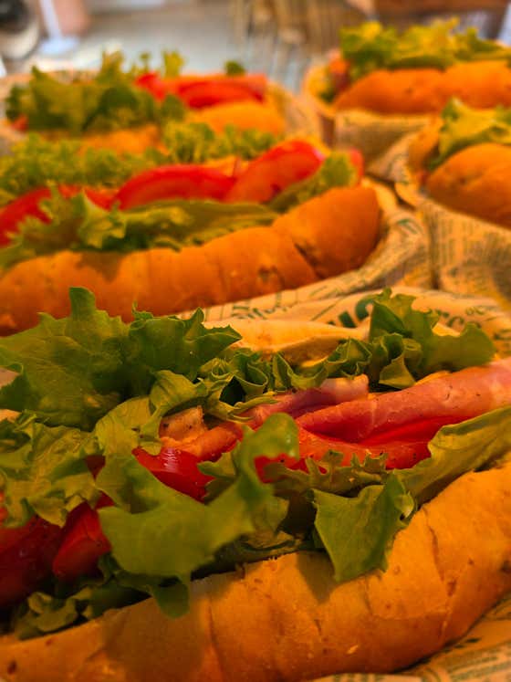 월넛바질샌드위치 메뉴 사진(네이버)