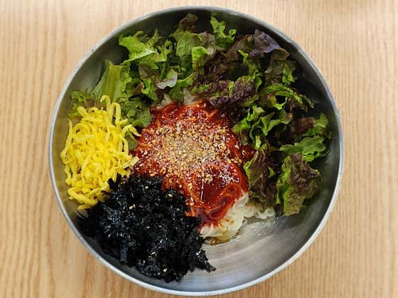 새콤달콤 비빔국수 메뉴 사진(네이버)