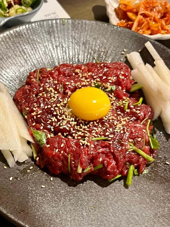 한우육회150g 메뉴 사진(네이버)