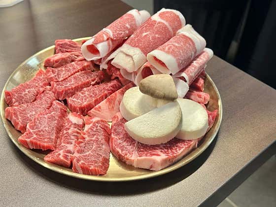 투뿔한우&순혈와규 모듬 (100g) 메뉴 사진(네이버)