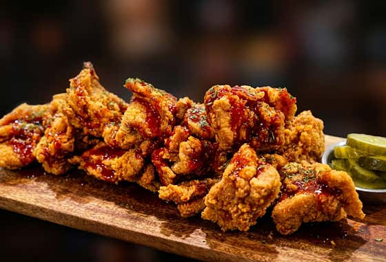 다이노 수제맥주 반죽 양념 치킨 메뉴 사진(네이버)
