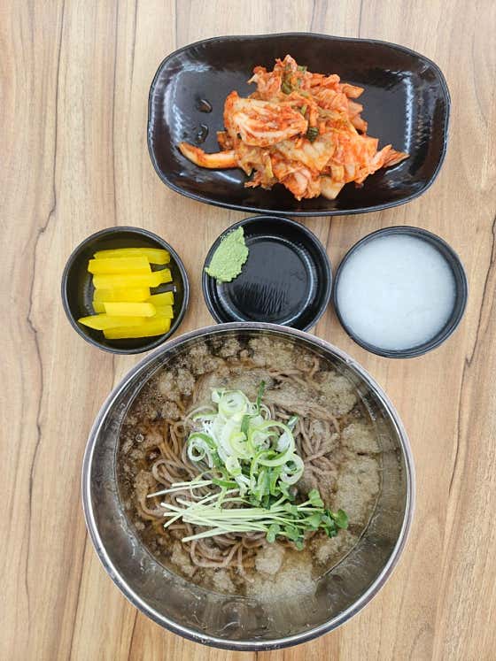 여름메뉴 냉모밀+손만두2 메뉴 사진(네이버)