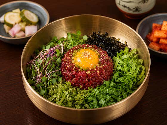 "방앗간 참기름을 더한" 육회 비빔밥 메뉴 사진(네이버)