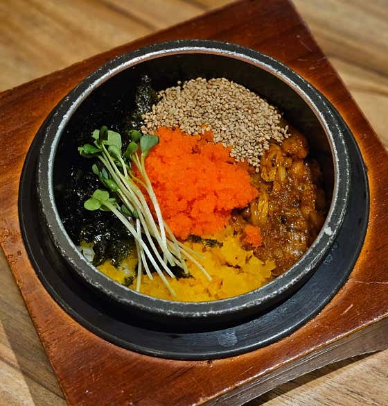 김치 날치알 솥밥 메뉴 사진(네이버)