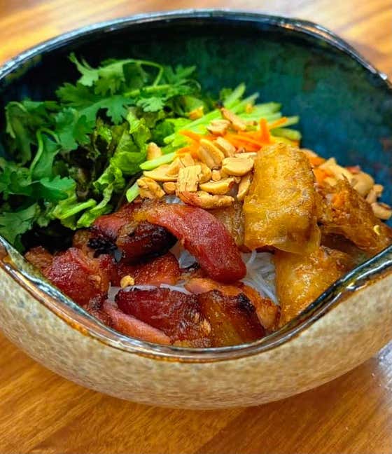 돼지비빔면 Bún thịt nướng 메뉴 사진(네이버)