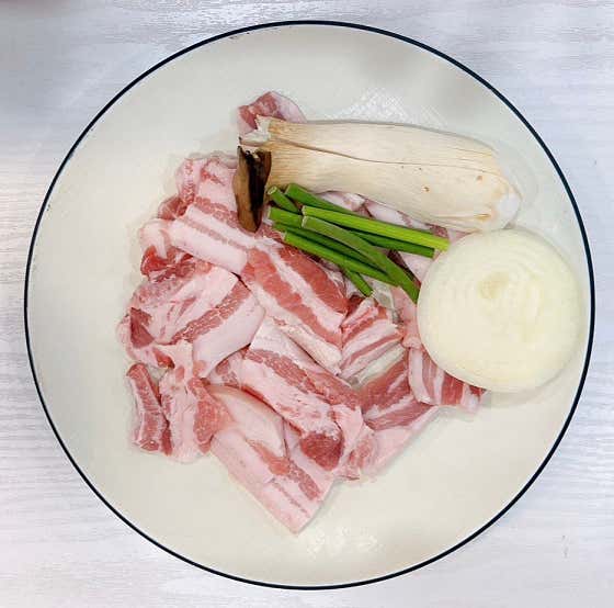 국내산 흑돼지 오겹살(120g) 메뉴 사진(네이버)