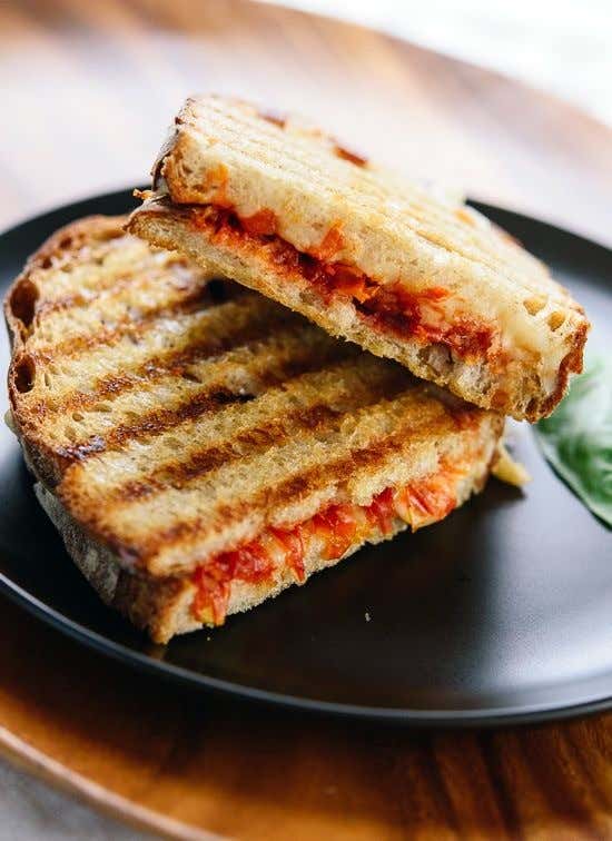 갈릭 토마토 파니니 메뉴 사진(네이버)
