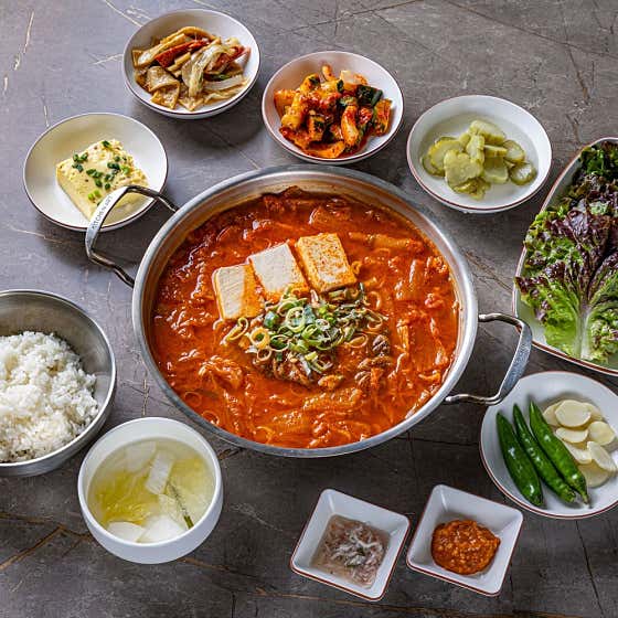 쌈싸먹는 김치찌개(가마솥밥 포함) 메뉴 사진(네이버)