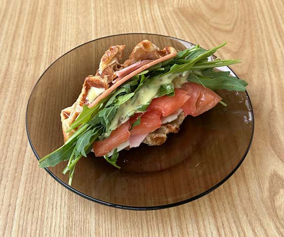 크로플 오픈 샌드위치 메뉴 사진(네이버)