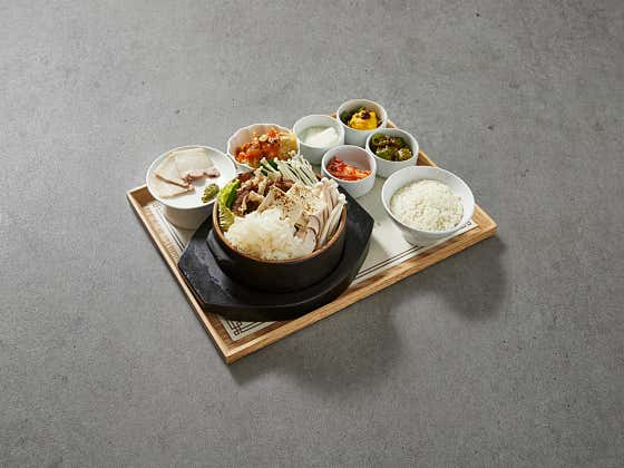 평일메뉴) 우삼겹 버섯 뚝배기 한상 메뉴 사진(네이버)