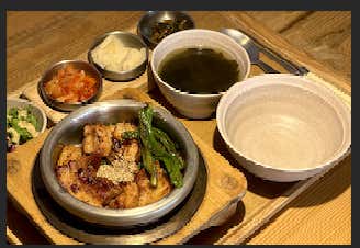 꽈리고추 삼겹부타동솥밥 메뉴 사진(네이버)