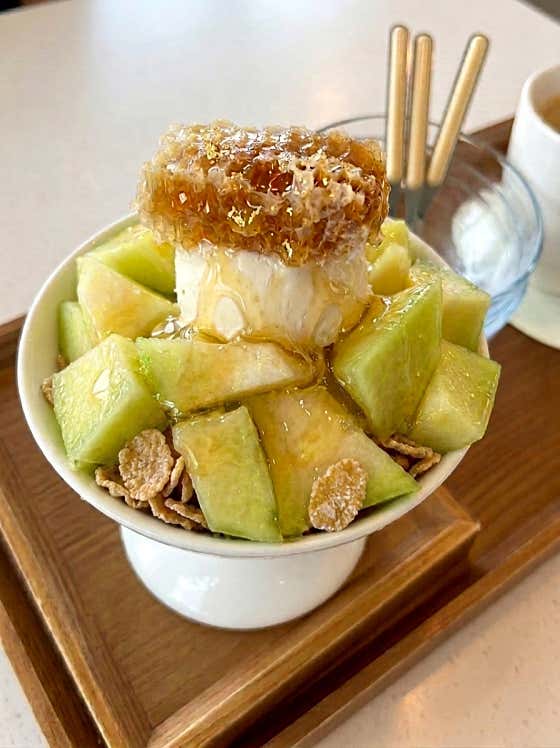 벌꿀집생메론빙수 메뉴 사진(네이버)