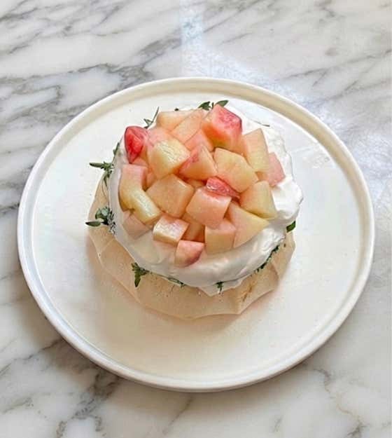 복숭아 파블로바 메뉴 사진(네이버)