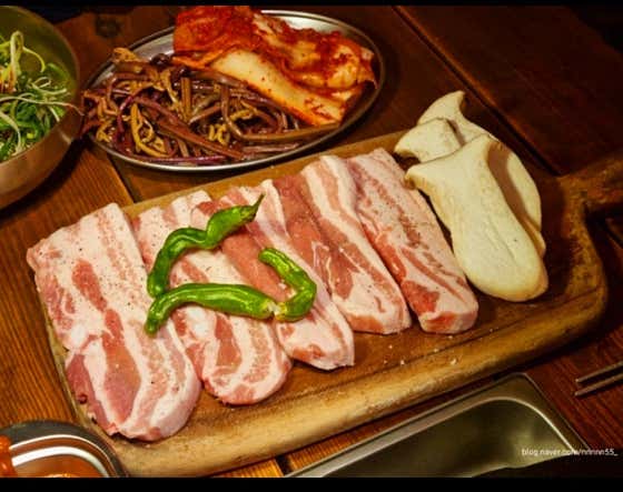 국내산 암돼지 삼겹살 180g 메뉴 사진(네이버)