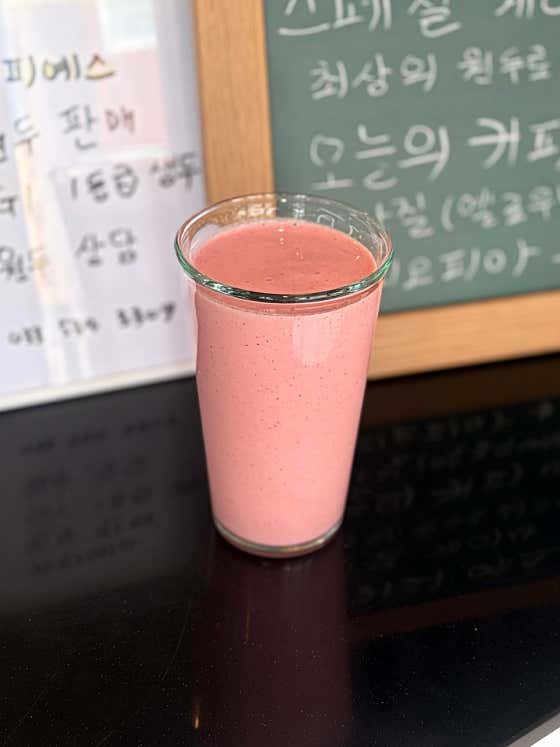 딸기스무디 메뉴 사진(네이버)