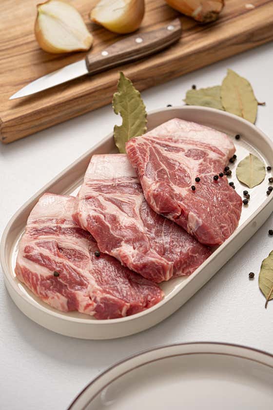 제주 흙돼지 목살 (100g) 메뉴 사진(네이버)