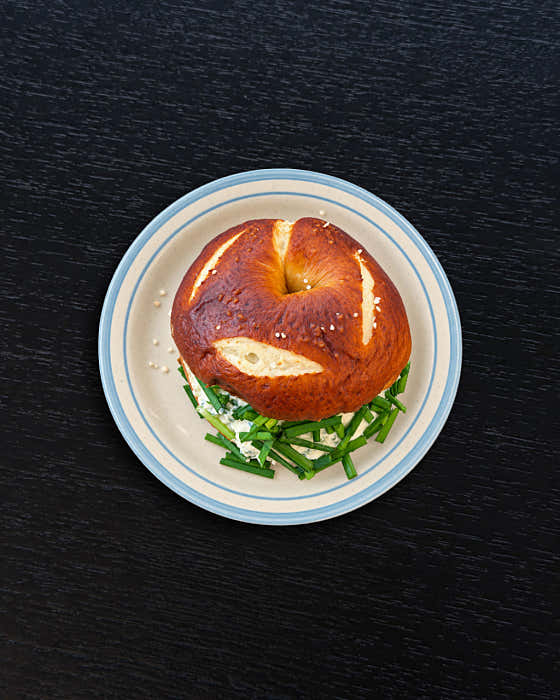 대파크림치즈 프레첼 베이글 메뉴 사진(네이버)