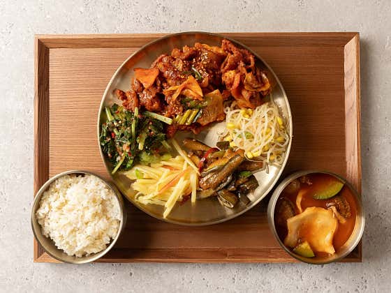제육 반상 메뉴 사진(네이버)