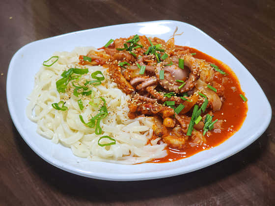 낙지볶음칼국수(중) 메뉴 사진(네이버)