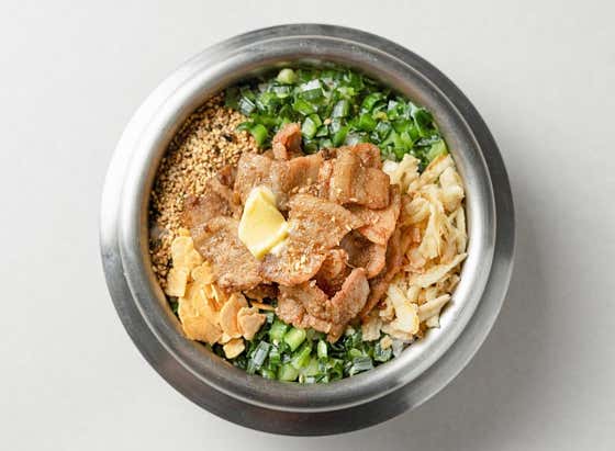 부타동 솥밥 메뉴 사진(네이버)