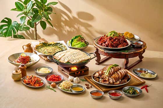 Pork trotters and assorted accompaniments at Wanmi Jokbal Nonhyeon Main Branch