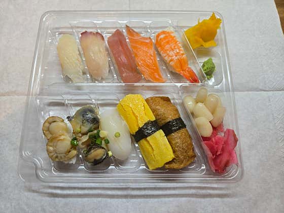 모둠초밥 10pcs 메뉴 사진(네이버)