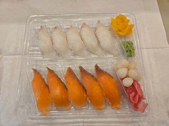 광어반 연어반 10pcs 메뉴 사진(네이버)