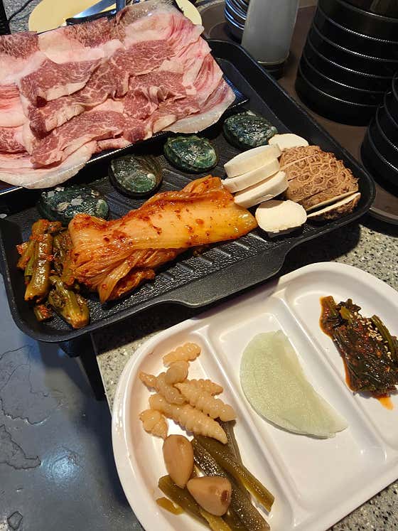 차돌 삼합 2인이상 메뉴 사진(네이버)