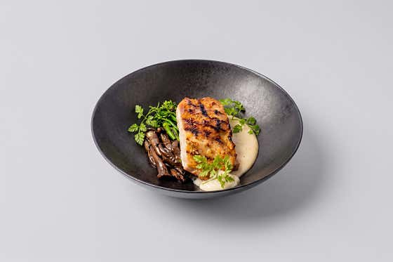 숯에 구운 닭과 채소 메뉴 사진(네이버)