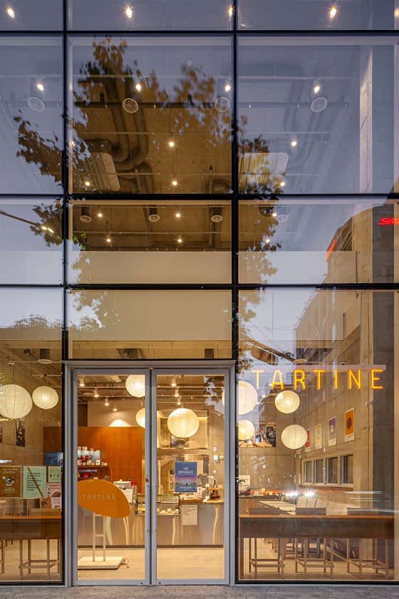 Windows and exterior of Tartine Bakery Cheongdam