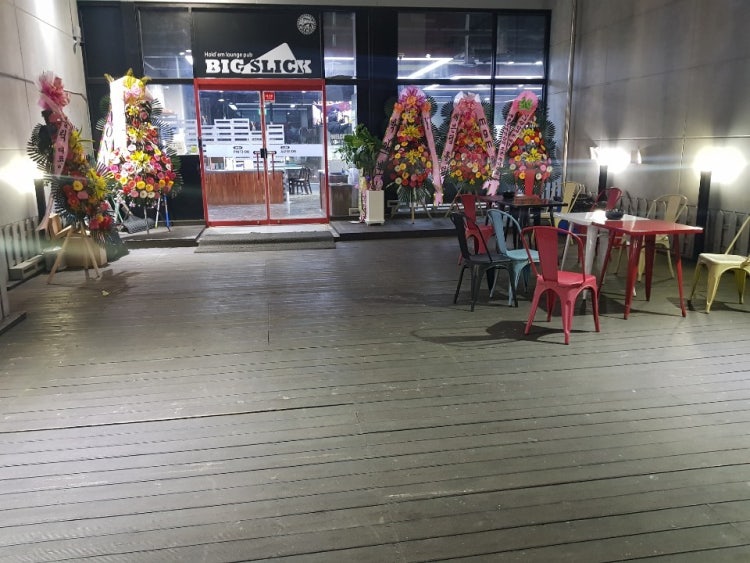 빅슬릭보드카페 홀덤펍 매장 사진