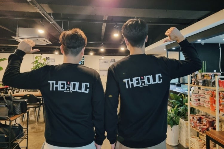 더홀릭 진주점 홀덤펍 매장 사진