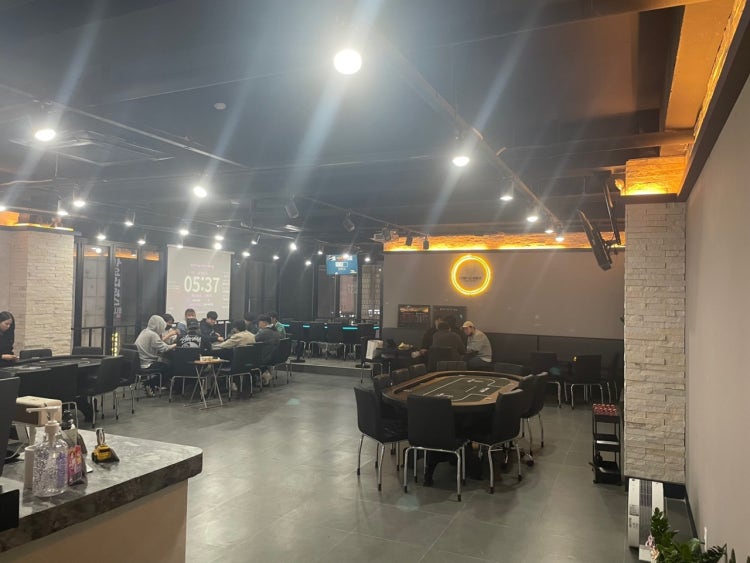 칩리더 홀덤펍 매장 사진