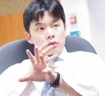 [전람회]서동욱 두산의 지주부분 팀장 잘나가는 비지니스 기업가 예전전람회 서동욱 전람회에서 베이스맡아