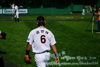롯데자이언츠 6번 김민성입니다.