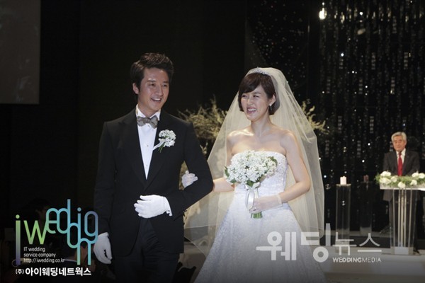 이하정 결혼식 때 하객 5천여 명, 식대 4억원 고백, 정준호 지인 1만 5천 명 언급 현실적인 부부생활 속속明(utfynews, 2023)