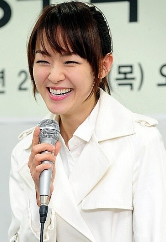 [김윤아]김윤아 여신 포스는 못 숨겨