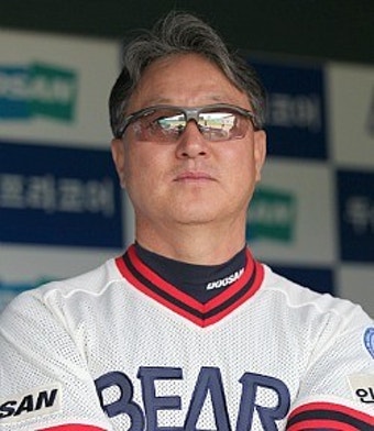 두산 김경문 감독 자진사퇴두산 김경문 감독 자진사퇴