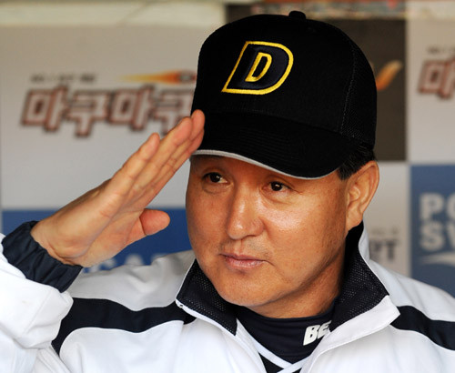 두산, 성적 부진 이어져... 어빈 10일 복귀, 기대 투수는 로그