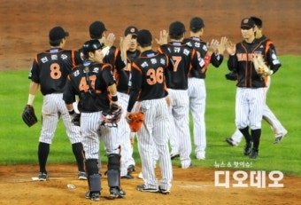 롯데, 두산에 6-2 쾌승!! 두산에 반게임차로 추격!