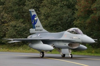 네덜란드로부터 마지막 F-16 전투기를 받는 칠레