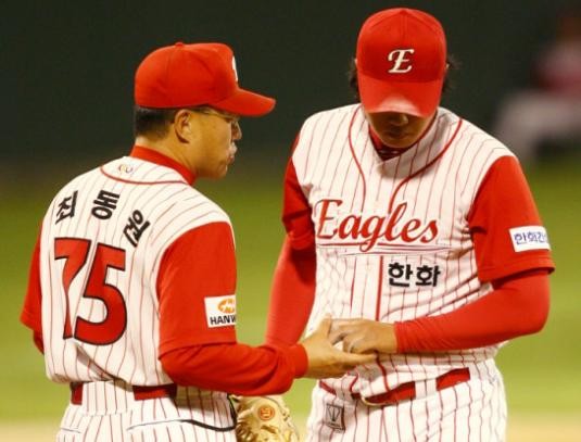 류현진, 한화 투수코치 최동원 감독 추모 행사 참석가르침은 성공의 열쇠