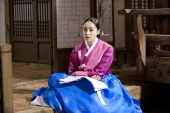나래솔의 한복 작품 - 티아라의 함은정, 백성현