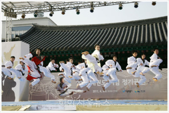 외국 관광객의 필수 코스 태권도 공연