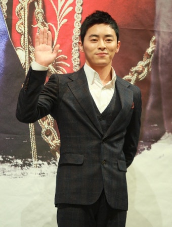 조정석, 초콜릿 복근에 여장까지~~반전남!!