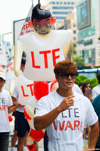 。강남역에서 런닝맨 김종국 포착! / KT LTE WARP 런닝맨