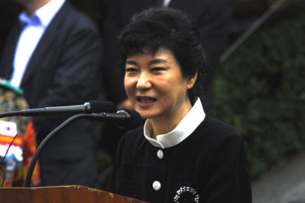 육영수여사 38 주기 추도식 박근혜 참석 어머니께 부끄럽지 않게 노력 하겠다.