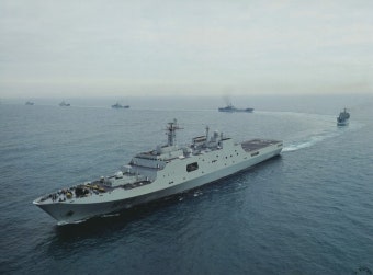 Type 071 상륙함 3번함 창바이산 (백두산)을 준비하는 중국 해군