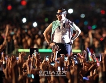PSY 3 주 연속 빌보드 2 위
