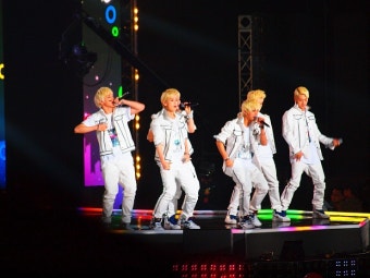 [콘서트] 2012 농심 사랑나눔콘서트 1탄 / 신라면블랙컵 주고 수미감자칩 받고 :) - B.A.P/E2R2/스매쉬/김장훈/노지훈/아이유/이종석/광희
